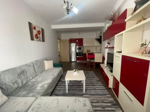Tirane, jepet me qera apartament 2+1 Kati 3, 550 € (qytet studenti)