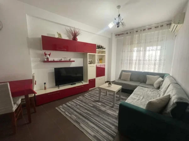 Tirane, jepet me qera apartament 2+1 Kati 3, 550 € (qytet studenti)