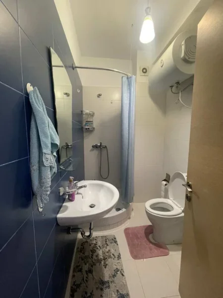 Tirane, jepet me qera apartament 2+1 Kati 3, 550 € (qytet studenti)