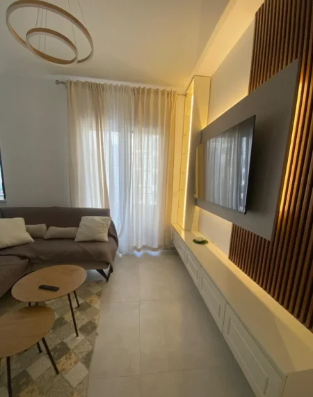 Tirane, jepet me qera apartament 2+1+Ballkon , 98 m² 1.100 € 