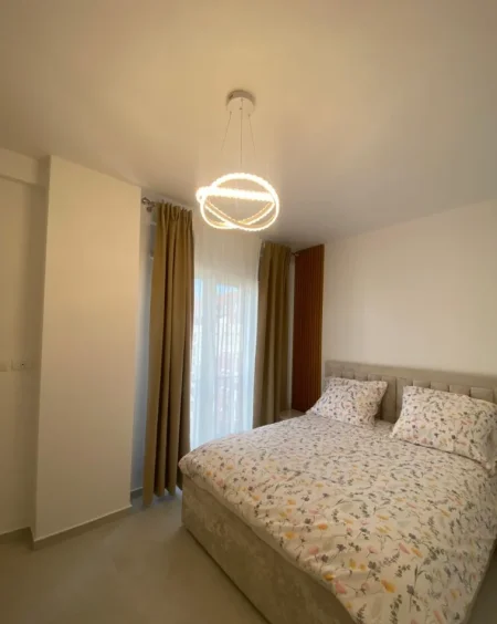 Tirane, jepet me qera apartament 2+1+Ballkon , 98 m² 1.100 € 