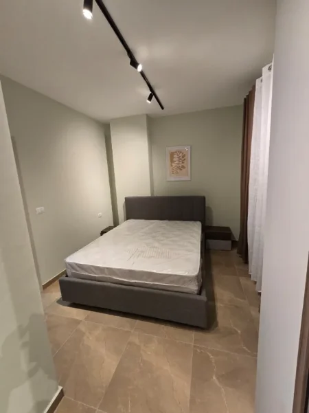 Tirane, jepet me qera apartament 2+1 Kati 8, 100 m² 900 € 