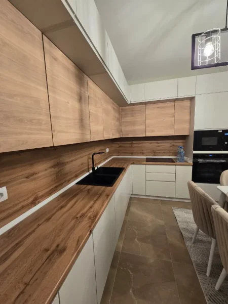 Tirane, jepet me qera apartament 2+1 Kati 8, 100 m² 900 € 