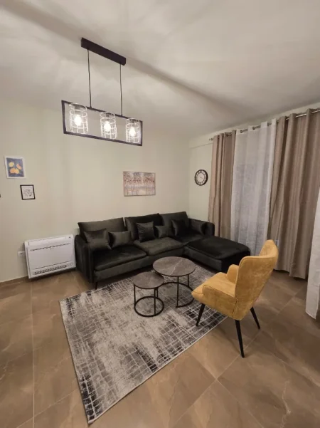 Tirane, jepet me qera apartament 2+1 Kati 8, 100 m² 900 € 