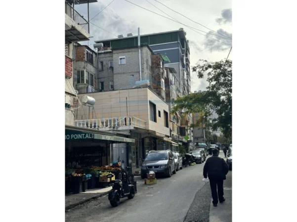 Tirane, jepet me qera ambjent biznesi Kati 1, 145 m² 1.200 € (Shkolla e Baletit)