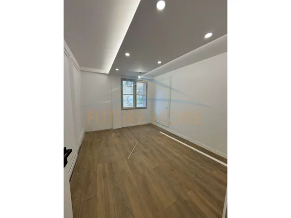 Tirane, jepet me qera ambjent biznesi Kati 1, 145 m² 1.200 € (Shkolla e Baletit)