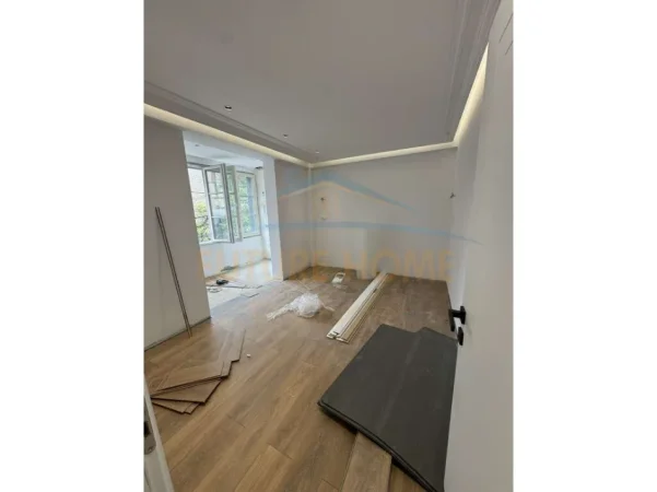 Tirane, jepet me qera ambjent biznesi Kati 1, 145 m² 1.200 € (Shkolla e Baletit)