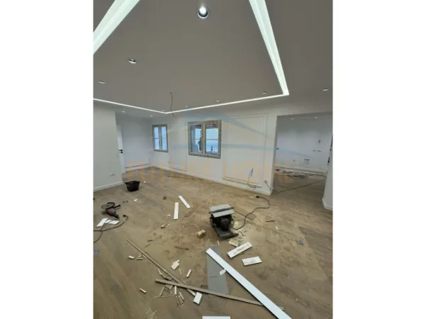 Tirane, jepet me qera ambjent biznesi Kati 1, 145 m² 1.200 € (Shkolla e Baletit)