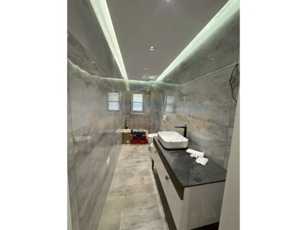 Tirane, jepet me qera ambjent biznesi Kati 1, 145 m² 1.200 € (Shkolla e Baletit)