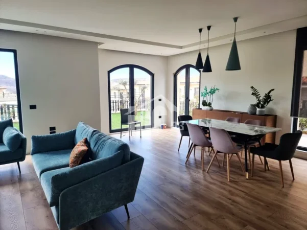 Tirane, jepet me qera Vile 2 Katshe , 320 m² 3.800 € (“TUSCANY VILLAS 2” RESIDENCE)
