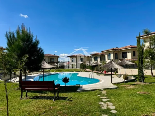 Tirane, jepet me qera Vile 2 Katshe , 320 m² 3.800 € (“TUSCANY VILLAS 2” RESIDENCE)