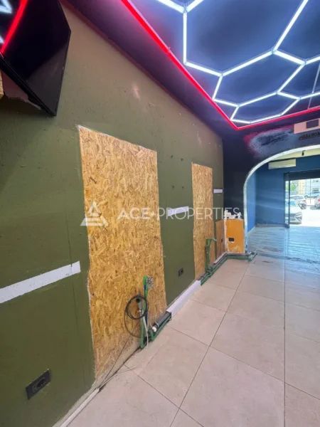 Durres, jepet me qera ambjent biznesi Kati 0, 60 m² 450 € (Ish URT Durres)