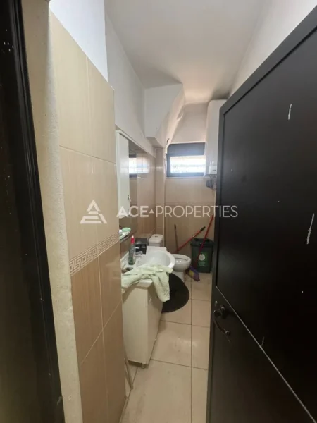 Durres, jepet me qera ambjent biznesi Kati 0, 60 m² 450 € (Ish URT Durres)