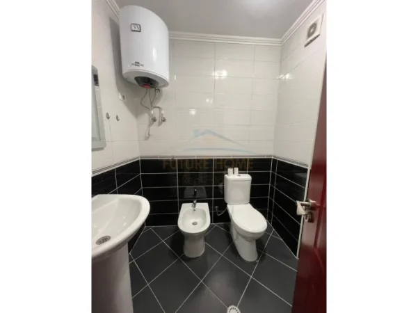 Tirane, jepet me qera apartament 2+1+Ballkon Kati 1, 100 m² 550 € (Unaza e Re)