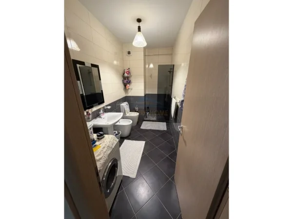 Tirane, shitet apartament 1+1 Kati 3, 89 m² 210.000 € (GENER 2 , Jordan Misja)