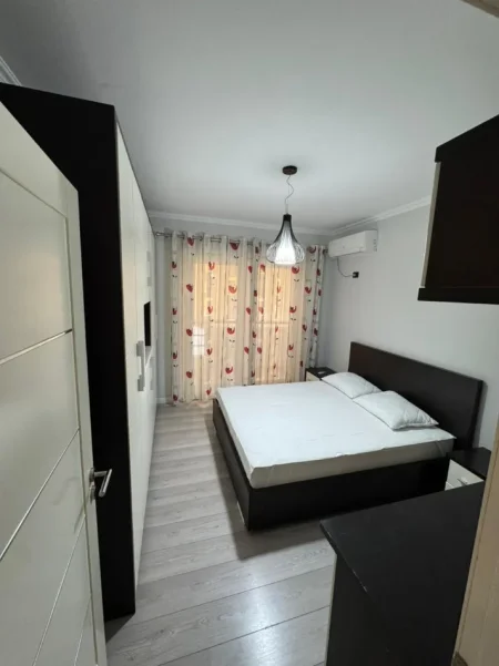 Tirane, jepet me qera apartament 3+1 Kati 6, 115 m² 1.200 € (Delijorgji)