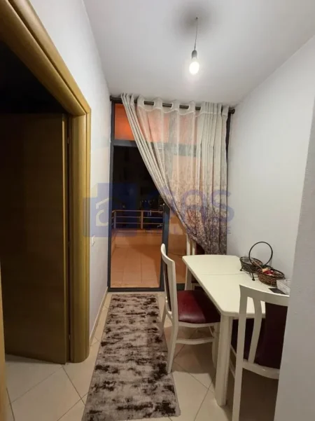 Tirane, jepet me qera apartament 1+1+Aneks+Ballkon Kati 5, 57 m² 420 € (Kompleksi Fratari)