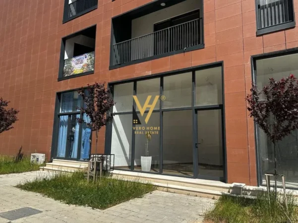 Tirane, jepet me qera zyre Kati 0, 25 m² 340 € (BULEVARDI I RI)