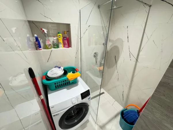 Tirane, jepet me qera apartament 2+1 , (jordan misja)