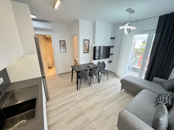 Tirane, jepet me qera apartament 2+1 , (jordan misja)