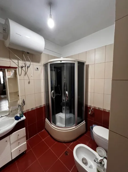 Tirane, jepet me qera apartament 2+1+Ballkon Kati 7, 100 m² 550€ (Rruga e Dibres)