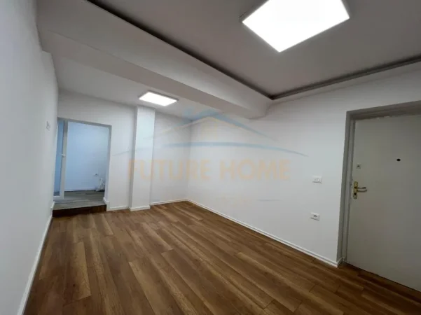 Tirane, jepet me qera ambjent biznesi Kati 2, 78 m² 800 € (Brryli)