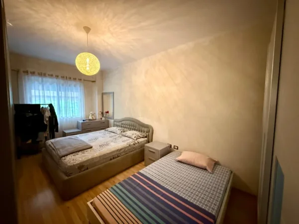 Tirane, jepet me qera apartament 1+1 Kati 3, (KOPSHTI BOTANIK)