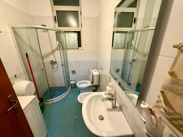 Tirane, jepet me qera apartament 1+1 Kati 3, (KOPSHTI BOTANIK)