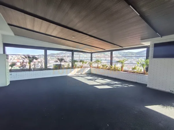 Tirane, jepet me qera ambjent biznesi Kati 8, 328 m² (Spitali Amerikan 3)