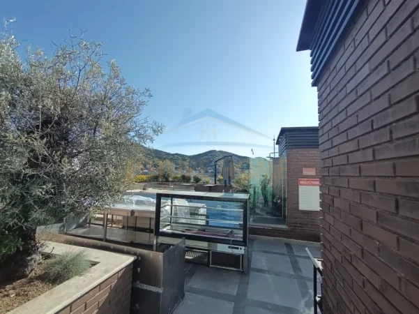 Tirane, jepet me qera ambjent biznesi Kati 8, 328 m² (Spitali Amerikan 3)