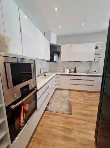 Tirane, shitet apartament 3+1+Aneks+Ballkon Kati 0, 165 m² 450.000 €