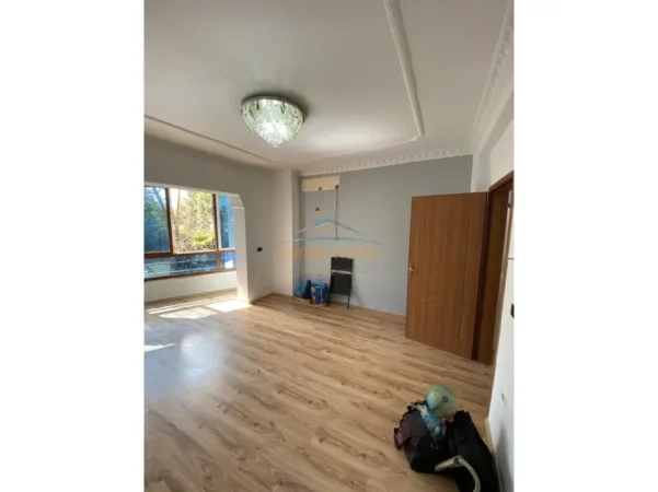 Tirane, shitet apartament 1+1+Ballkon , 104 m² 200.000 € (Ali Demi)