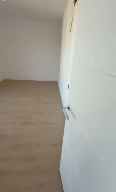 Tirane, jepet me qera apartament 1+1 Kati 9, 65 m² (Kompleksi Ndregjoni,Bulevardi i Ri)