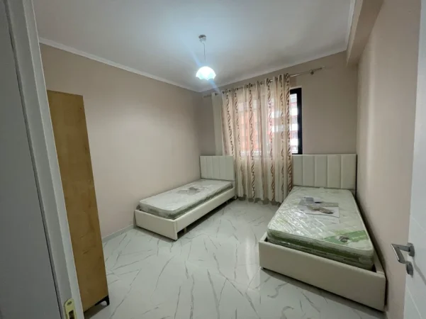 Tirane, jepet me qera apartament 2+1 Kati 7, 90 m² 550 € (Rruga Mikel Maruli)
