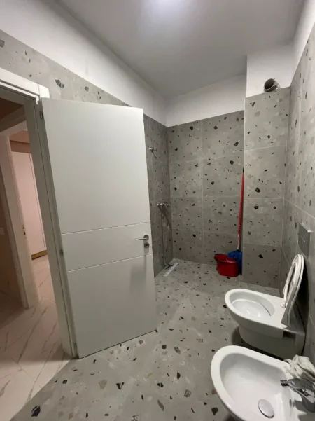 Tirane, jepet me qera apartament 2+1 Kati 7, 90 m² 550 € (Rruga Mikel Maruli)