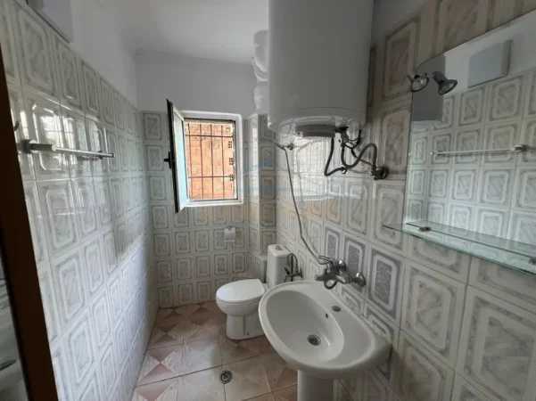 Tirane, shitet apartament 1+1+Ballkon Kati 2, 49 m² 95.000 € (Ali Dem)