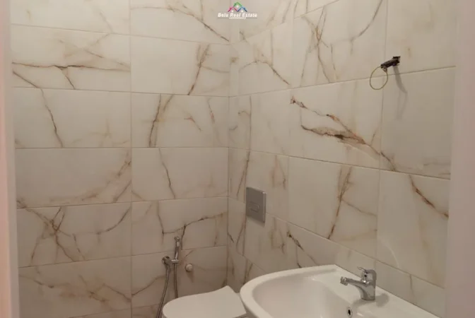 Shqiperi, jepet me qera apartament 2+1+Ballkon Kati 3, 80 m² 700 € (Rruga Dritan Hoxha)