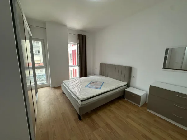 Tirane, jepet me qera apartament 2+1+Ballkon Kati 4, 110 m² 777 € (Rruga Hysni Gerbolli)