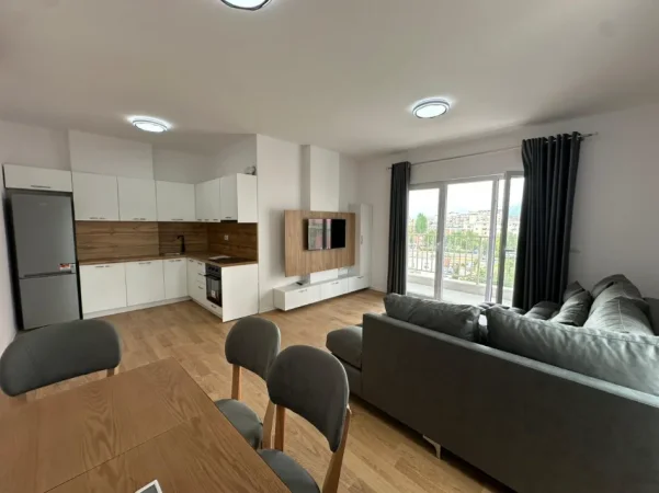 Tirane, jepet me qera apartament 2+1+Ballkon Kati 4, 110 m² 777 € (Rruga Hysni Gerbolli)