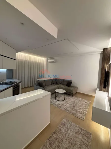 Tirane, jepet me qera apartament 1+1+Ballkon Kati 4, 64 m² 800 € (Kopeshti Botanik)