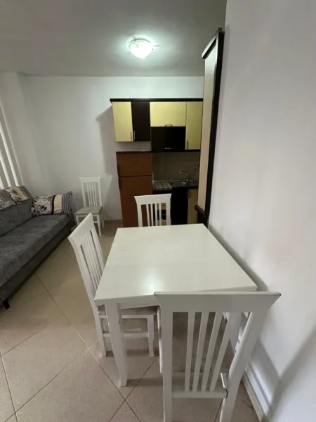 Durres, jepet me qera garsonier 1+1 , 300 € (Plazh, Durres)