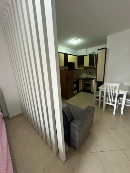 Durres, jepet me qera garsonier 1+1 , 300 € (Plazh, Durres)