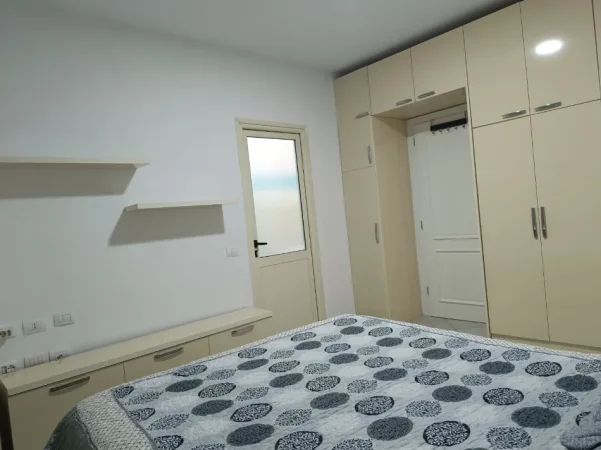 Vlore, jap me qera apartament 3+1+Aneks+Ballkon Kati 4, 120 m 600 euro/muaji