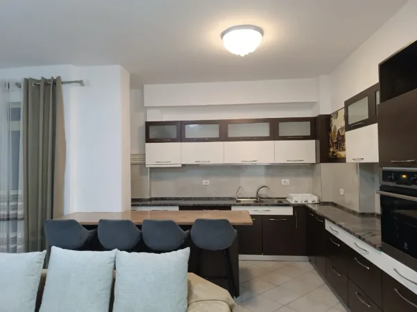 Vlore, jap me qera apartament 3+1+Aneks+Ballkon Kati 4, 120 m 600 euro/muaji