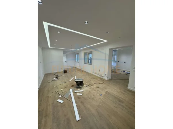 Tirane, jepet me qera ambjent biznesi Kati 1, 145 m² 1.200 € (Shkolla e Baletit.)