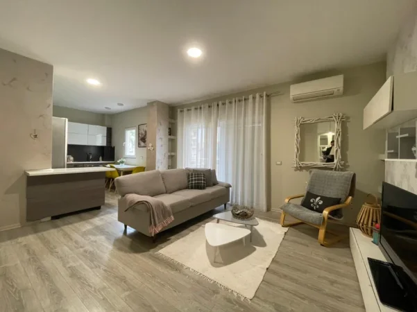 Tirane, jepet me qera apartament 2+1 Kati 1, 98 m² 670 € (Kodra e Diellit)