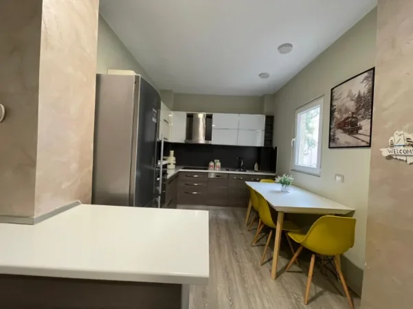 Tirane, jepet me qera apartament 2+1 Kati 1, 98 m² 670 € (Kodra e Diellit)