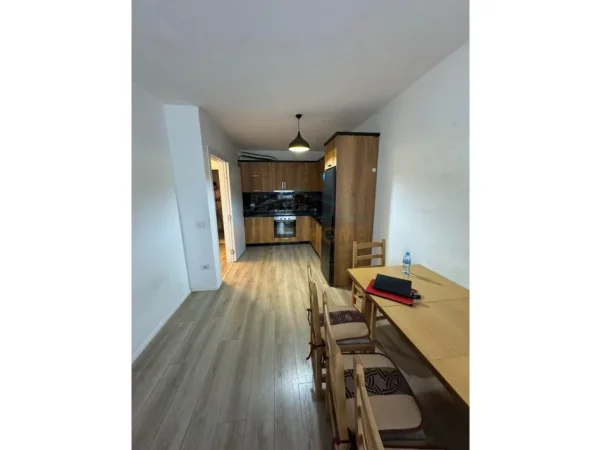 Tirane, jepet me qera apartament 1+1+Ballkon Kati 3, 63 m² 500 € (Turdiu)