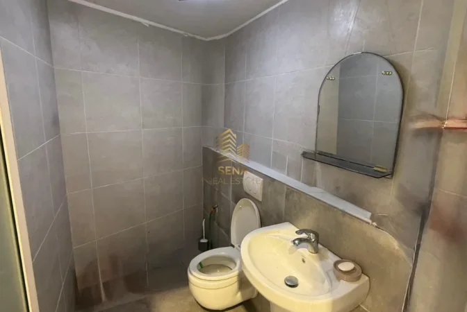Tirane, jepet me qera ambjent biznesi Kati 0, 40 m² 450 € (Rruga e Barrikadave)