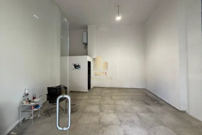 Tirane, jepet me qera ambjent biznesi Kati 0, 40 m² 450 € (Rruga e Barrikadave)